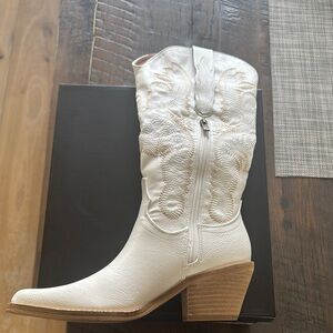 Elegant White Western Boots